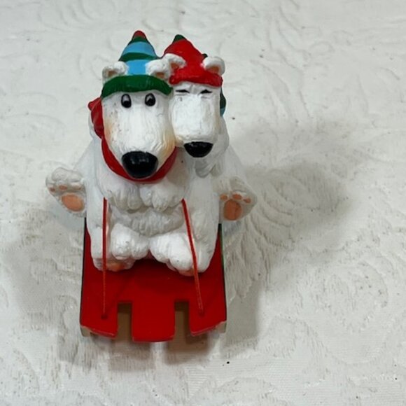 VTG Hallmark Christmas Merry Miniatures Polar Bears on Sled Figure 1985 2" - Picture 4 of 8